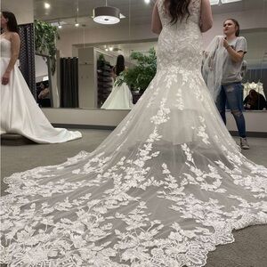 Beautiful Maggie Sottero Wedding Dress